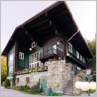 Landhaus Khuner 3, Kreuzberg 60, Payerbach, NÖ (1929-30, Foto Thomas Ledl, Wikipedia.jpg